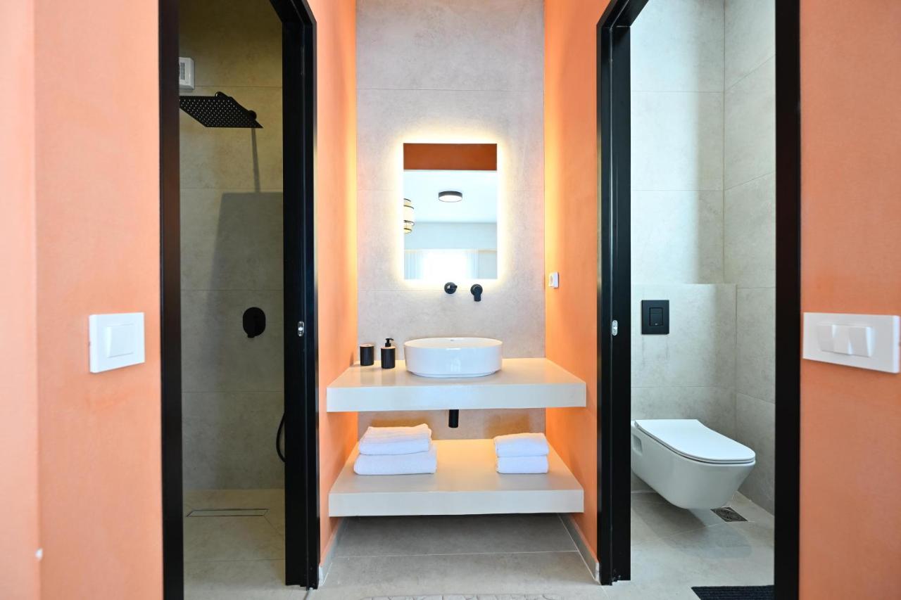Sculpted rain-shower bathroom